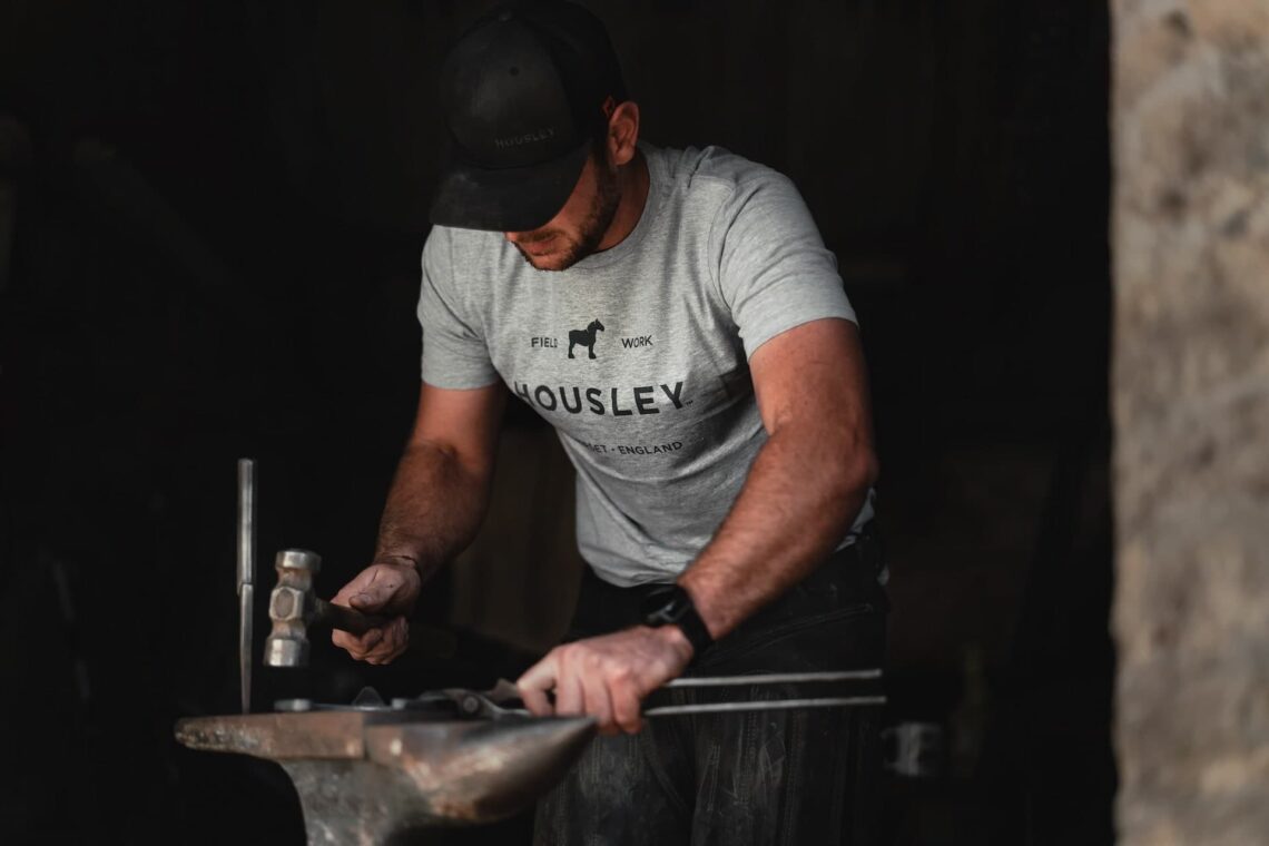 HOUSLEY-TSHIRT-OUT-ASH07160_web Farrier